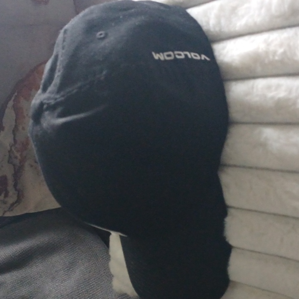Volcom fitted hat - Picture 2 of 4